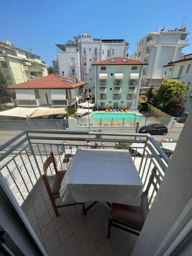 Hotel Moroni Римини Екстериор снимка